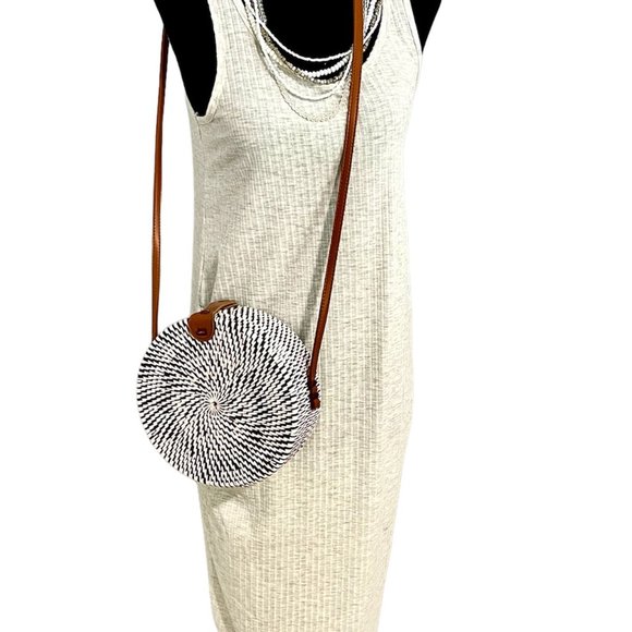 Handwoven rattan cross-body bag - used once - Picture 2 of 3